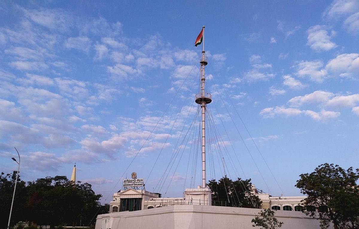 கோட்டை கொத்தளத்துக்கு அருகே கழிவறையா? - தமிழக அரசுக்கு சமூக ஆர்வலர்கள் கண்டனம்!