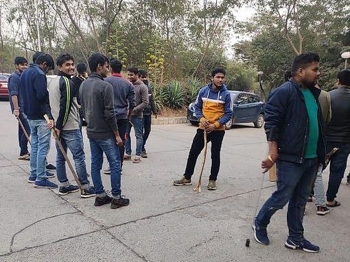 ஜே.என்.யூ வன்முறைக்கு பொறுப்பேற்ற இந்துத்துவ அமைப்பு : ABVP-யை பாதுகாக்கும் முயற்சியா? - எழும் சந்தேகம்!