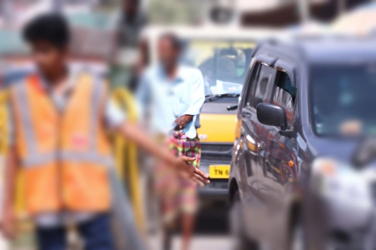 போலிஸ் வாகனத்தில் ஏறி ‘டிக்டாக்’ வீடியோ எடுத்த  இளைஞர்களுக்கு  தூத்துக்குடி காவல்துறை கொடுத்த தண்டனை!