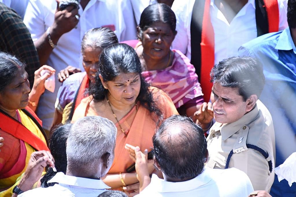 "நியாயம் வேண்டும்” - கோவில்பட்டி யூனியன் சேர்மன் தேர்தல் முறைகேட்டைக் கண்டித்து கனிமொழி எம்.பி தர்ணா!