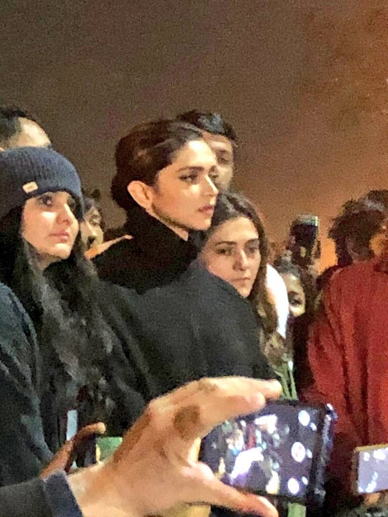 தீபிகா படுகோனுக்கு எதிராக ட்விட்டரில் ட்ரெண்ட் செய்து மீண்டும் அசிங்கப்பட்ட சங்கிகள்!