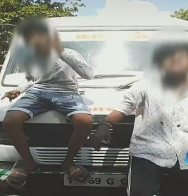 போலிஸ் வாகனத்தில் ஏறி ‘டிக்டாக்’ வீடியோ எடுத்த  இளைஞர்களுக்கு  தூத்துக்குடி காவல்துறை கொடுத்த தண்டனை!