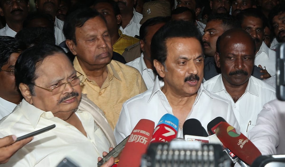  தி.மு.கவின் வெற்றியை தடுக்க அ.தி.மு.க சதி; நள்ளிரவில் மாநில தேர்தல் ஆணையரிடம் மு.க.ஸ்டாலின் முறையீடு