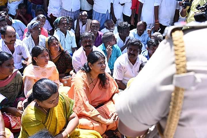 "நியாயம் வேண்டும்” - கோவில்பட்டி யூனியன் சேர்மன் தேர்தல் முறைகேட்டைக் கண்டித்து கனிமொழி எம்.பி தர்ணா!