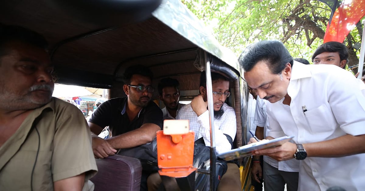 #CAA கையெழுத்து இயக்கத்தின் நோக்கத்தை விளக்கி மணமக்கள் & குடும்பத்தாரிடம் கையொப்பம் பெற்ற தி.மு.க தலைவர்!