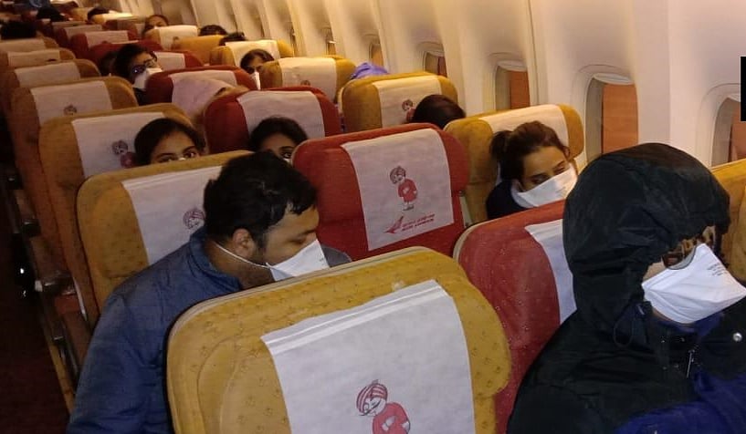 கொரோனா வைரஸ் அச்சுறுத்தல் : சீனாவில் இருந்து தாயகம் திரும்பிய 324 இந்தியர்களில் 53 பேர் தமிழர்கள்!