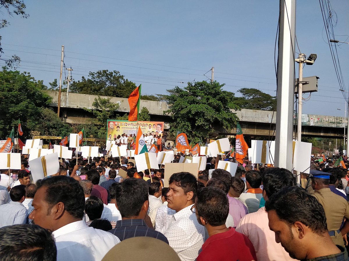 “அடுத்து சென்னைதானே?” - தமிழர்களைக் கொதிக்கச் செய்த CAA ஆதரவாளர்களின் பதாகை வாசகம்!