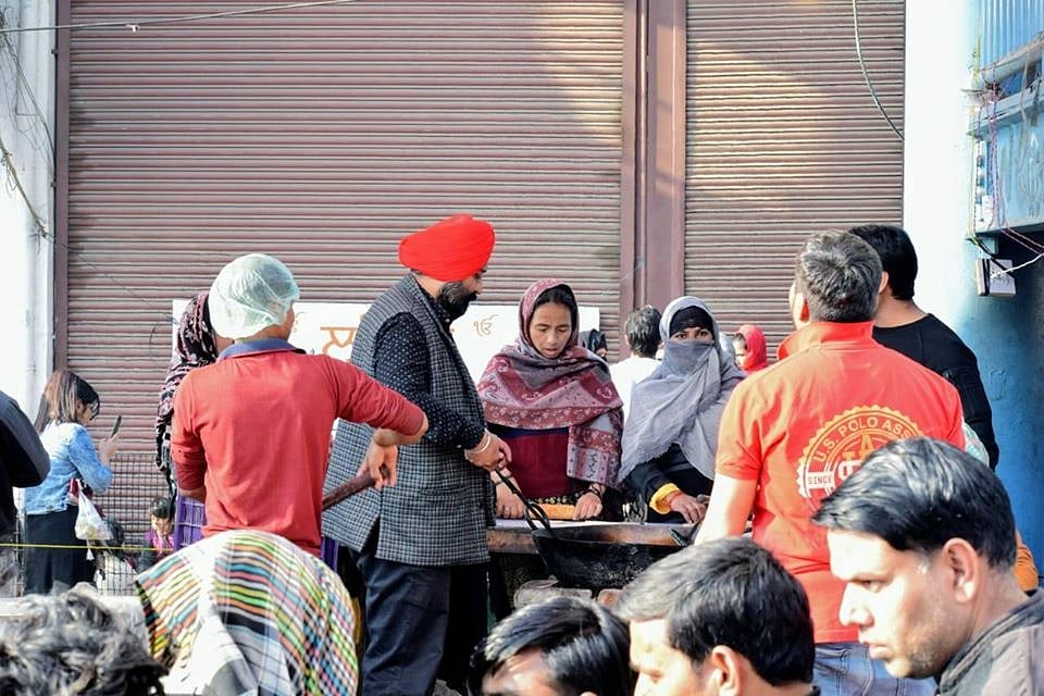 ஷாகீன் பாக் போராட்டக்காரர்களுக்கு உணவளிக்க வீட்டை விற்ற சீக்கியர் : நெகிழ்ச்சி வீடியோ