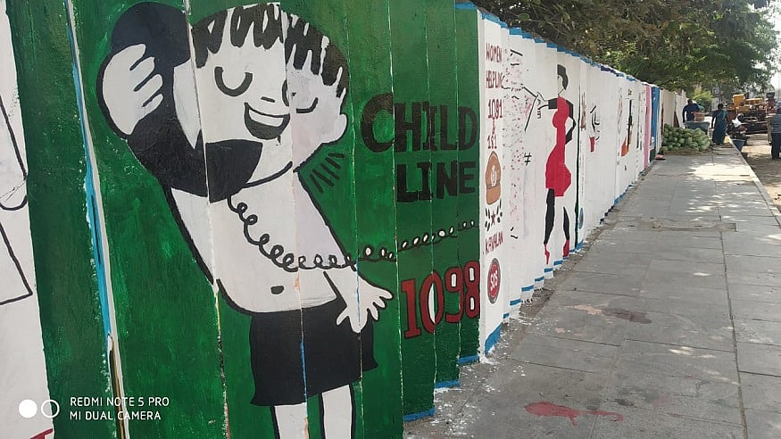 மாணவர்களின் விழிப்புணர்வு சுவர் ஓவியத்தை அழித்துவிட்டு ’அம்மா’ விளம்பரம் செய்த அ.தி.மு.க !