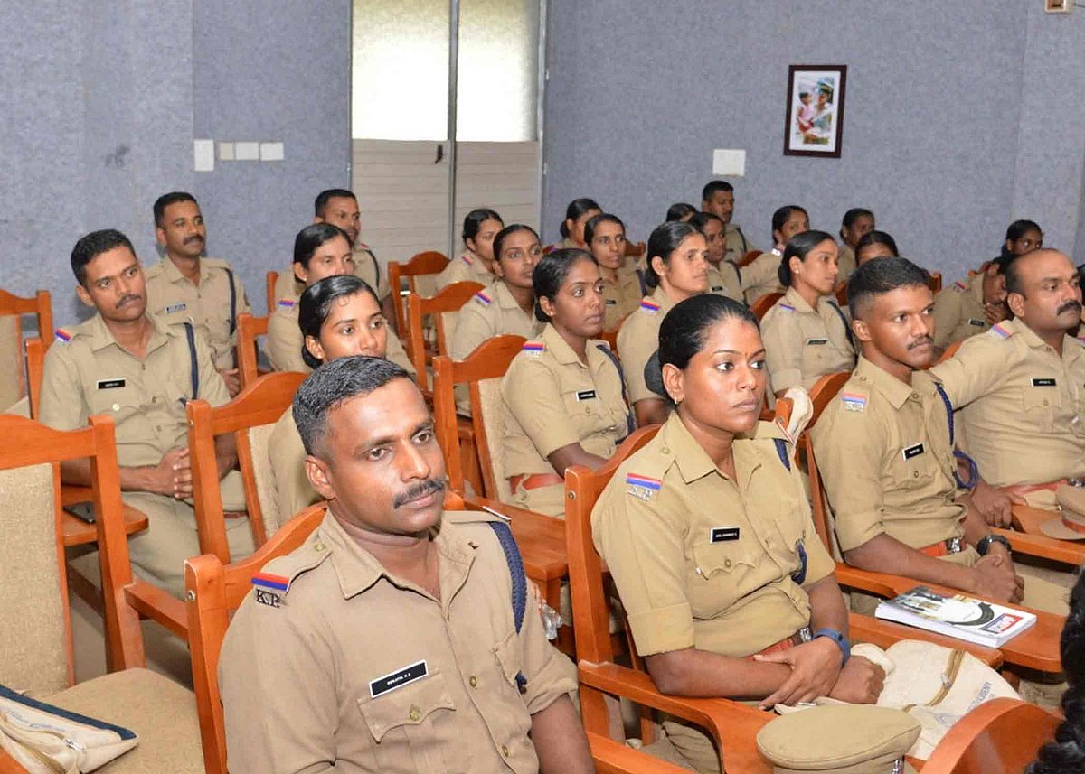 “எங்கு வேண்டுமானாலும் புகார் அளிக்கலாம்; புகார்தாரரிடம் உயரதிகாரிகள் பேசுவார்கள்”: கேரள அரசு புதுதிட்டம்!