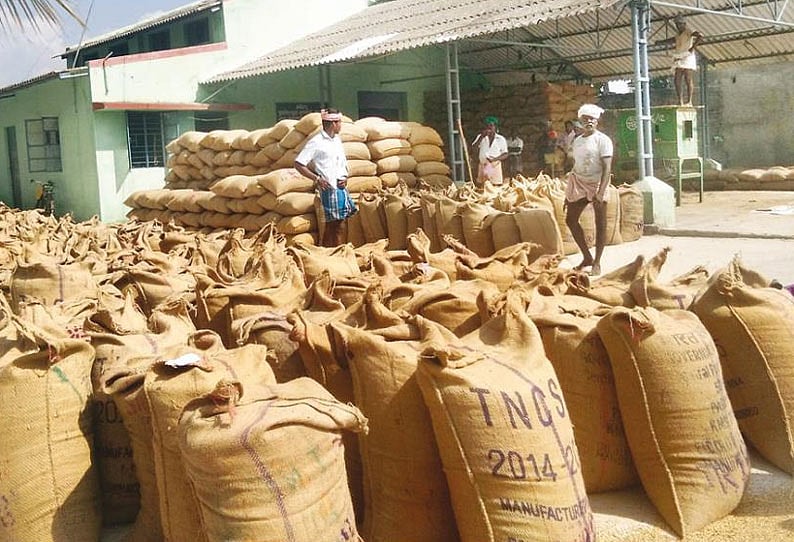 “அரசு கொள்முதல் நிலையங்களில் விவசாயிகளிடம் கட்டாய கமிஷன்” : முறைகேடுகளை கண்டுகொள்ளாத அ.தி.மு.க அரசு!