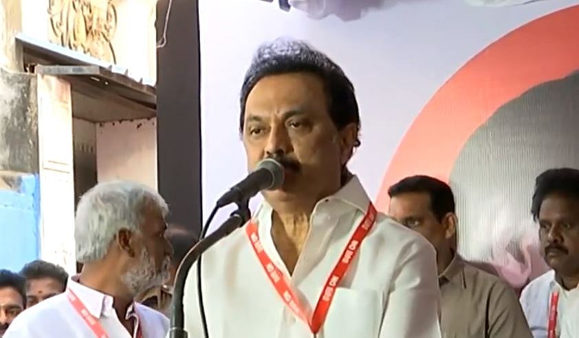 ’12 அ.தி.மு.க எம்.பி.,க்களின் முடிவால் இந்தியாவே தெருவில் நிற்கிறது’ - சாட்டையைத் தூக்கிய மு.க ஸ்டாலின் 