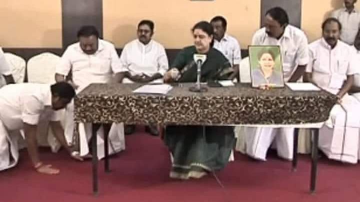 ’அடிமை அரசின் மூன்றாண்டு’ : ’ஆளுமை’ என்னும் சொல்லும்.. எடப்பாடியின் இலக்கணமும்..! - ஒரு பார்வை