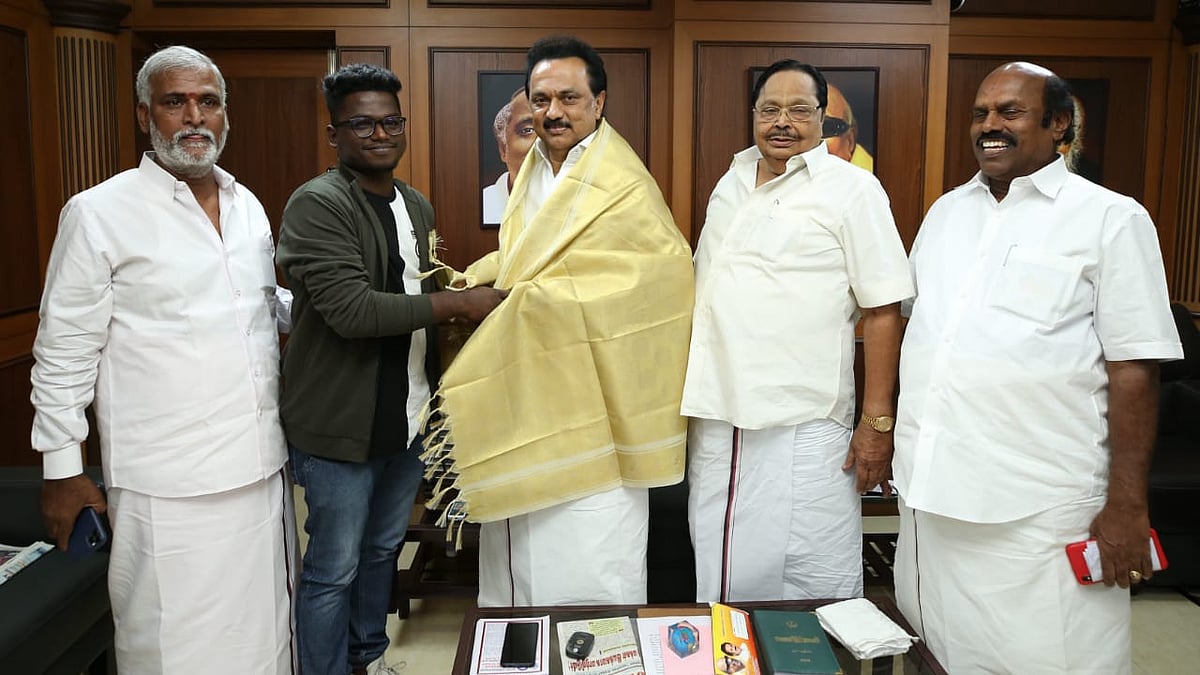 #CAA-வுக்கு எதிரான ‘சண்ட செய்வோம்’ ராப் பாடலைப் பாடிய இளைஞரை சந்தித்துப் பாராட்டிய தி.மு.க தலைவர்!
