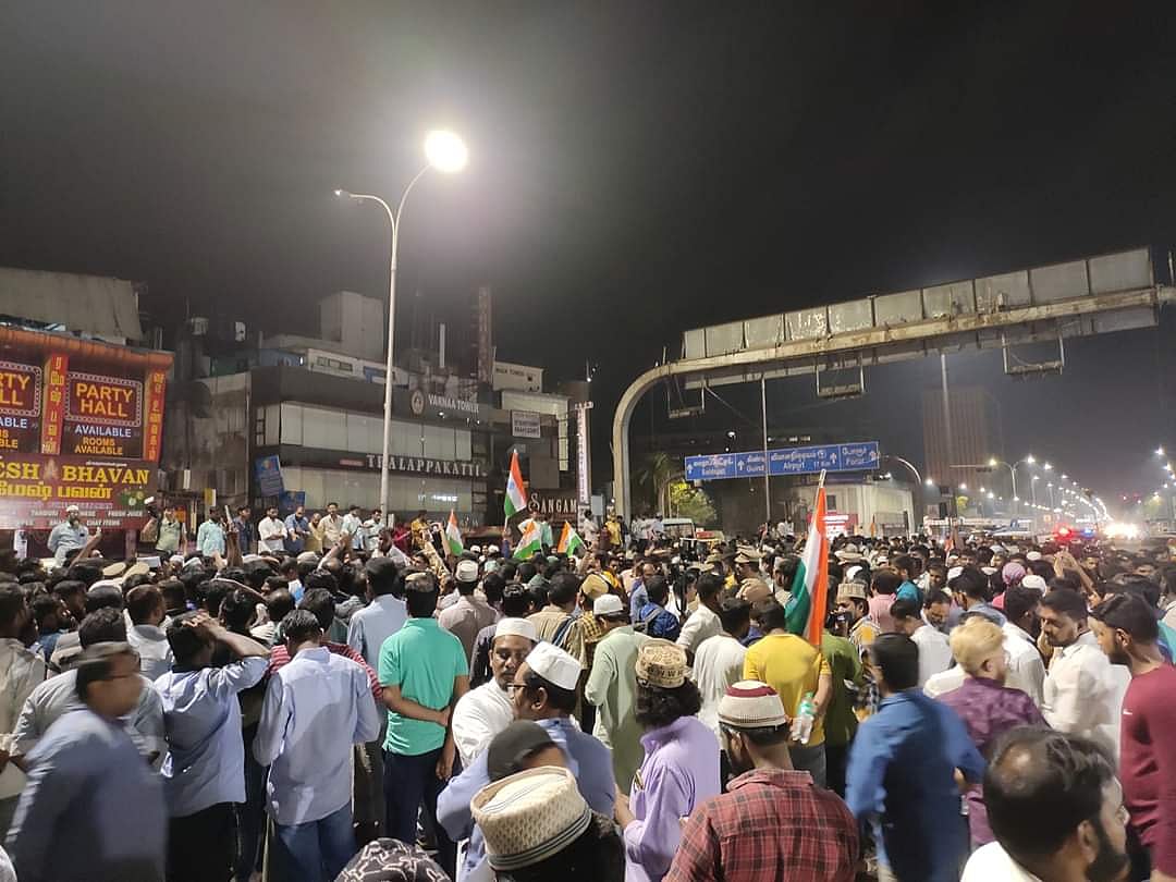 3வது நாளாக தொடரும் இஸ்லாமியர்களின் உரிமைக் குரல்.. தேசியக் கொடியை ஏந்தி இரவு பகலாக தமிழகத்தில் போராட்டம்!