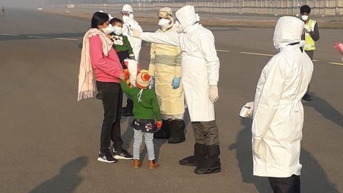 கொரோனா எதிரொலி : சீனாவிலிருந்து  வரும் வெளிநாட்டினருக்கு அனுமதியில்லை - மத்திய அரசு அறிவிப்பு!
