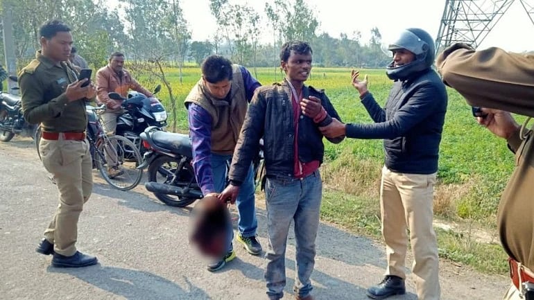 ‘பாரத் மாதா கி ஜெய்’ என முழக்கமிட்டபடி மனைவியின் தலையை ஊர்வலமாக கொண்டுச் சென்ற கணவர்; உ.பியில் பயங்கரம்!