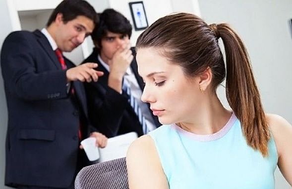 “பணியிடங்களில் பாலியல் தொல்லை தடை சட்டத்தை தவறாக பயன்படுத்தக் கூடாது” - வழக்கில் ஐகோர்ட் அதிரடி உத்தரவு!