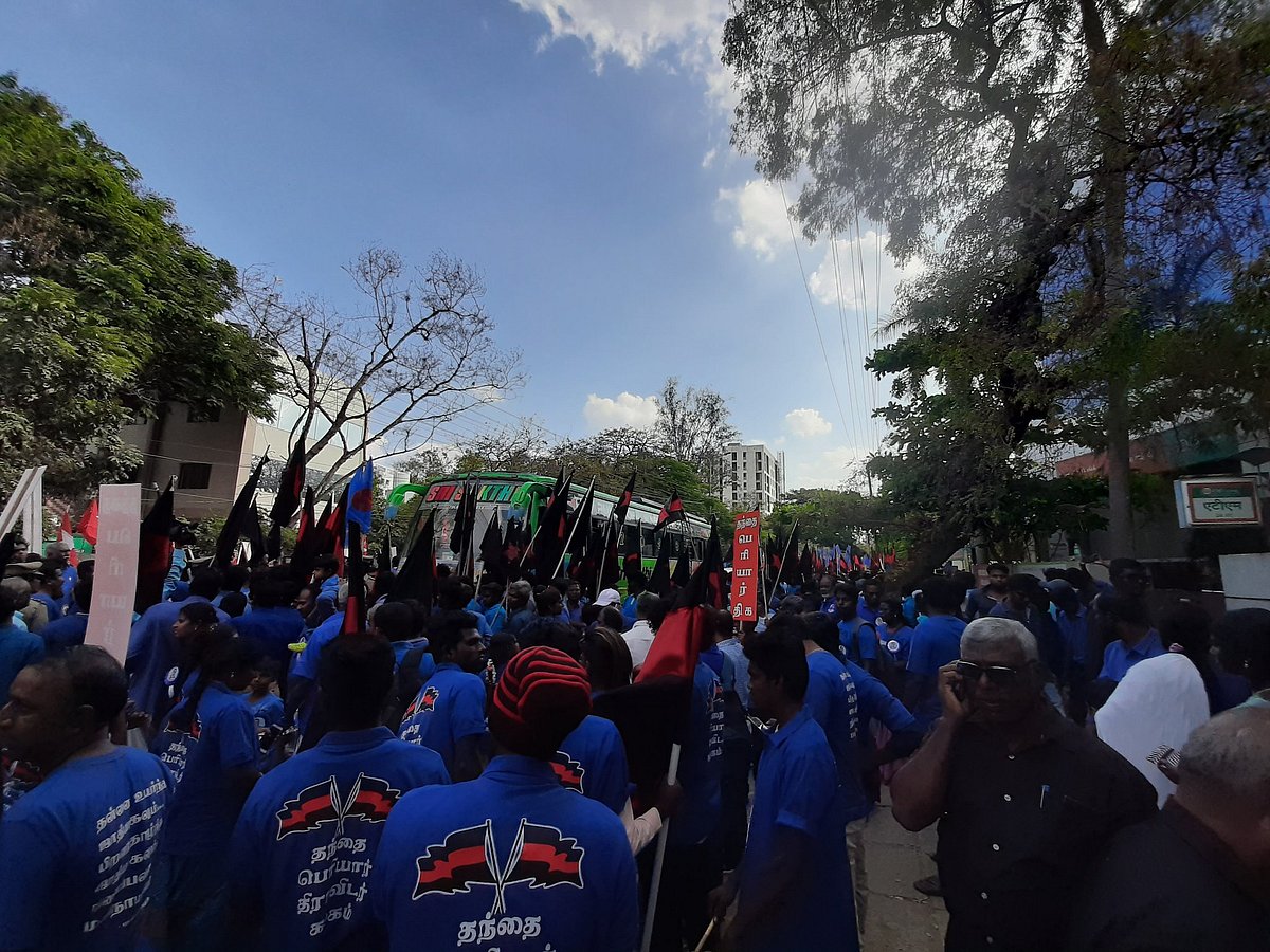 நீலச்சட்டை பேரணிக்காக கோவையில் திரண்ட ஆயிரக்கணக்காண மக்கள்... ட்விட்டரில் ட்ரெண்டாகும் ஹேஷ்டேக்!