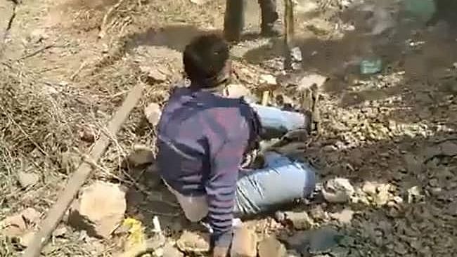 “குழந்தையை கடத்தியதாக பொய் சொல்லி 6 பேர் மீது கொடூர தாக்குதல்” : விவசாயி பலி - ம.பி.யில் கொடூரம்! (Video)