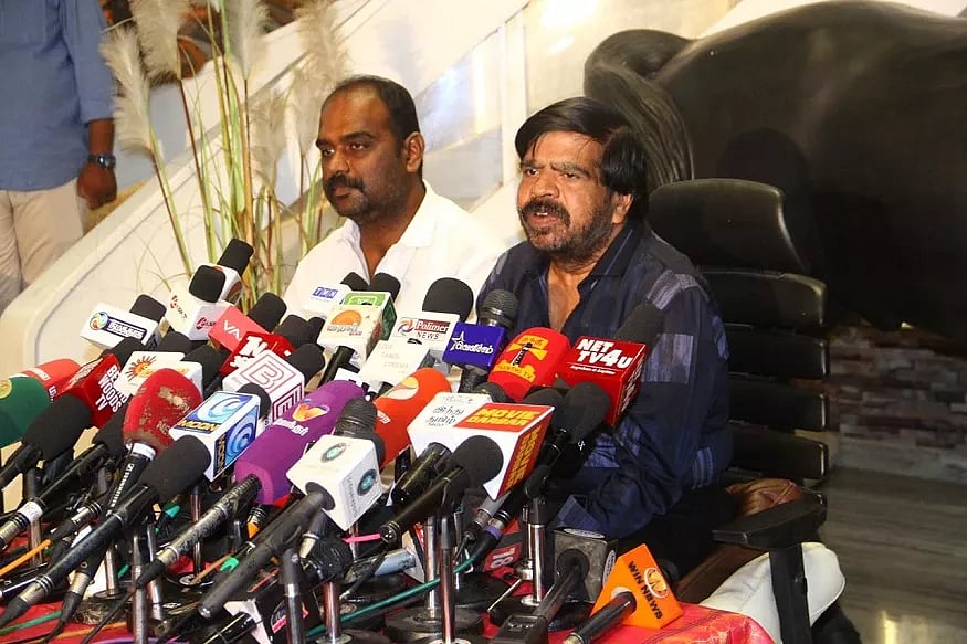 ”விநியோகஸ்தர்களை காப்பாற்ற முடியாதவர்கள் நாட்டை எப்படி காப்பாற்றுவார்கள்” - டி.ராஜேந்தர் கடுமையான தாக்கு!