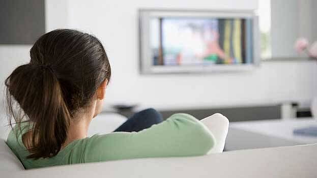 தீ பற்றியது தெரியாமல் சீரியல் பார்த்துக் கொண்டிருந்த பெண் உடல் கருகி பலி - மதுரையில் நடந்த சோகம்..!