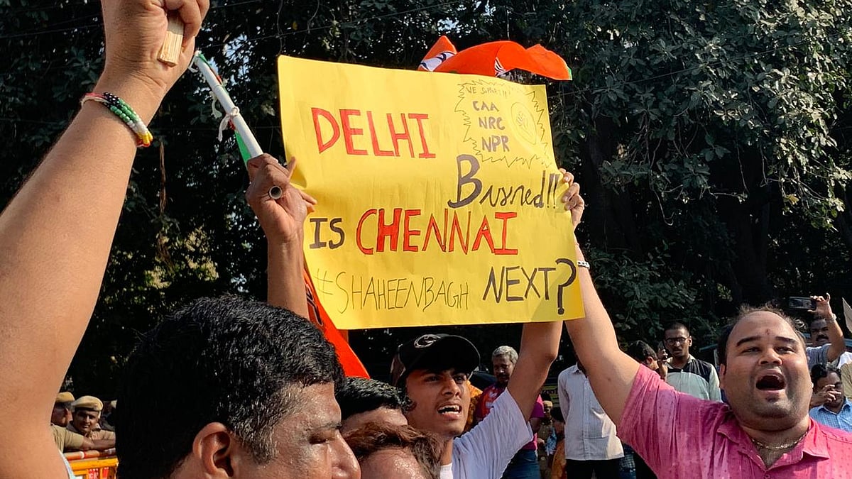 “அடுத்து சென்னைதானே?” - தமிழர்களைக் கொதிக்கச் செய்த CAA ஆதரவாளர்களின் பதாகை வாசகம்!