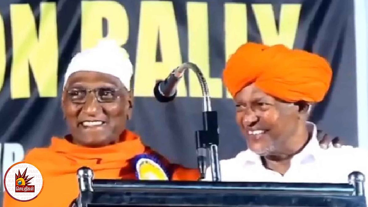 இஸ்லாமியரின் தொப்பியை அணிந்து மோடிக்கு பதிலடி கொடுத்த சுவாமி அக்னிவேஷ் - CAA போராட்டத்தில் ருசிகரம்!