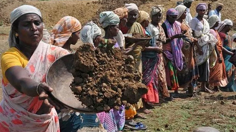 கடந்தாண்டை விட ரூ.9,500 கோடி குறைப்பு : விவசாயிகளின் 100 நாள் வேலைத் திட்டத்தை இழுத்து மூடும் மோடி அரசு!