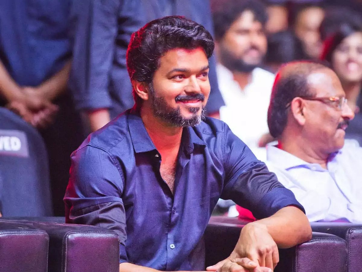 திடுதிப்பென ‘மாஸ்டர்’ அப்டேட் கொடுத்த படக்குழு... அதகளம் செய்யும் விஜய் ரசிகர்கள் !