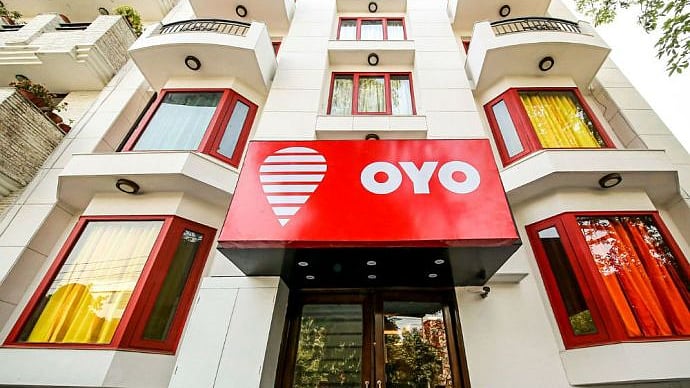 காதலர் தின கொண்டாட்டம் : OYO-வில் 90% அளவுக்கு எகிறிய முன்பதிவு!