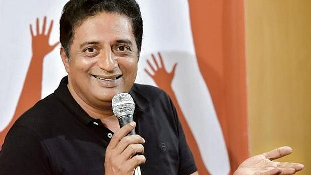 “துப்பாக்கிச்சூடு நடத்தியவர்களை துடைப்பத்தால் அடித்த டெல்லி மக்கள்” : பா.ஜ.க-வை சாடும் பிரகாஷ் ராஜ்!