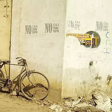 கோவையில் வீதிவீதியாக வரையப்படும் 'NO CAA' சுவர் எழுத்துகள் : எதிர்ப்பை காத்திரமாக முன்னெடுக்கும் தமிழகம்!