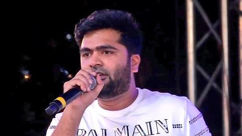 “வந்துட்டேன்னு சொல்லு” - நீண்ட நாட்களுக்கு பின் ரசிகர்கள் முன்பு சிம்பு உற்சாக பேச்சு - வைரல் வீடியோ!