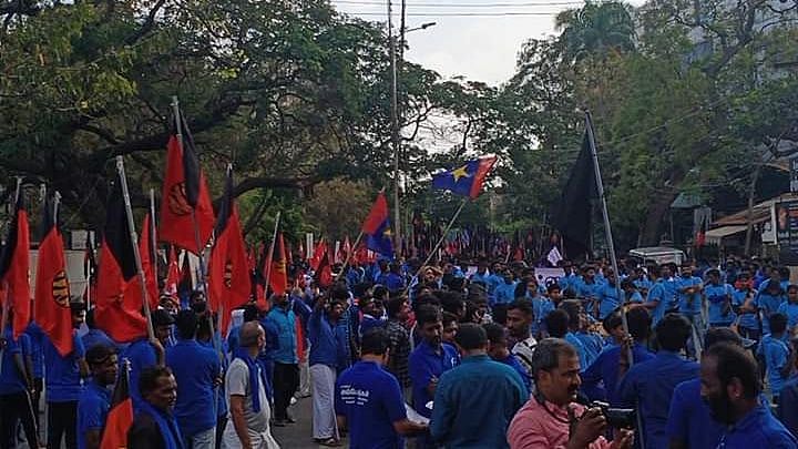 நீலச்சட்டை பேரணிக்காக கோவையில் திரண்ட ஆயிரக்கணக்காண மக்கள்... ட்விட்டரில் ட்ரெண்டாகும் ஹேஷ்டேக்!