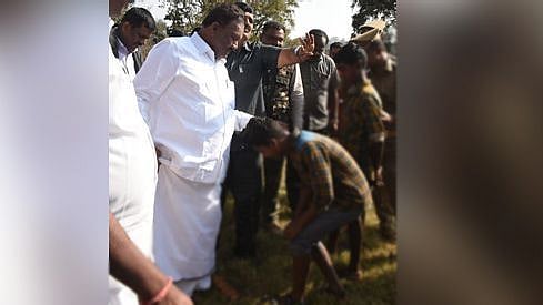 அமைச்சர் மீது வன்கொடுமை தடுப்புச் சட்டத்தின் கீழ் பழங்குடியின சிறுவன் புகார் : FIR கூட பதியாத போலிஸ்!