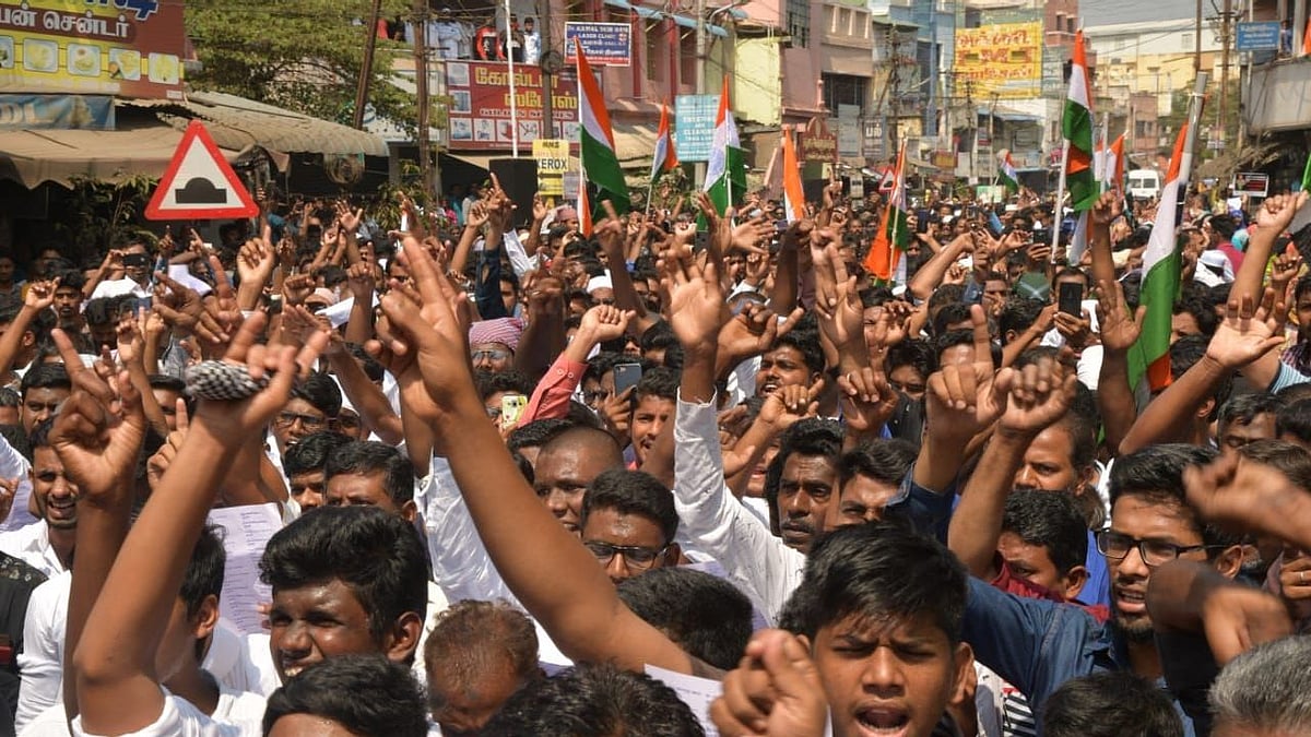 #CAA தமிழகம் முழுவதும் பரவிய போராட்டம் - ஒடுக்க நினைத்த போலிசுக்கு ஏமாற்றம்!