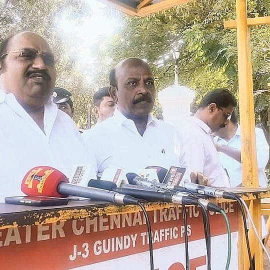 “பித்தம் தலைக்கேறிய நிலையில் பேசிவருகிறார் ராஜேந்திர பாலாஜி” - ஆளுநர் செயலாளரிடம் தி.மு.க புகார் மனு!