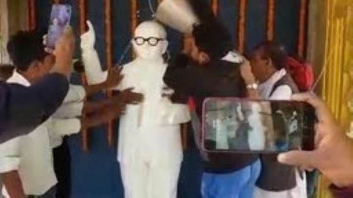 பா.ஜ.க அமைச்சர் மாலையிட்ட அம்பேத்கர் சிலையை கங்கை நீர் கொண்டு சுத்தப்படுத்திய RJS தொண்டர்கள்!