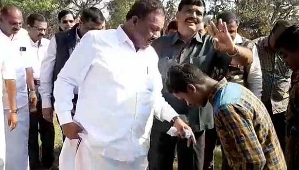 “சாதிவெறியால் சிறுவனை அவமதித்த திண்டுக்கல் சீனிவாசன் பதவி விலகவேண்டும்”- திருமுருகன் காந்தி வலியுறுத்தல்!