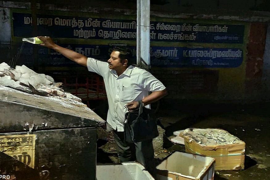 கரிமேடு சந்தையில் 2 டன் கலப்பட மீன்கள் பறிமுதல்: அதிர்ச்சியில் மதுரை மக்கள்- அலட்சியம் காட்டும் அமைச்சர்!