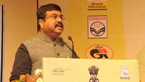 ’குளிர் காலங்களில் சிலிண்டர் அதிகம் பயன்படுத்தியதாலே விலை அதிகரிப்பு’ : மத்திய அமைச்சரின் அரிய ஆராய்ச்சி!