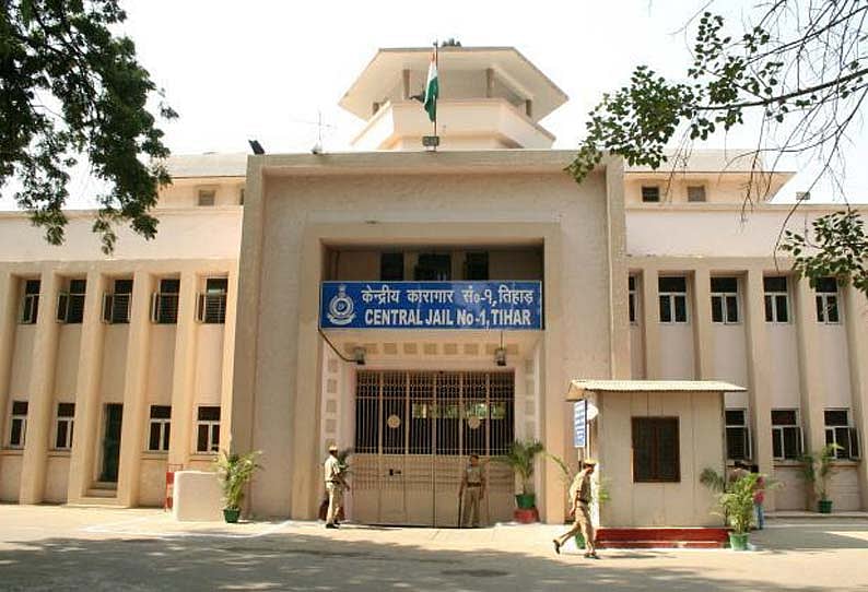 தூக்கு தண்டனையிலிருந்து தப்பிக்க முயலும் நிர்பயா குற்றவாளி : மனநிலை பாதிப்பா? - விசாரணை ஒத்திவைப்பு!