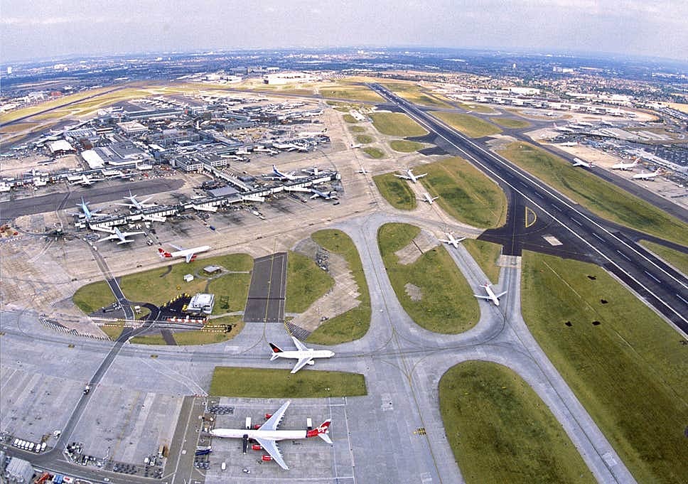 காலநிலைக்காக லண்டன் ஹீத்ரோ விமான நிலைய விரிவாக்க பணி நிறுத்தம் - இதைக் கருத்தில் கொள்ளுமா இந்தியா?