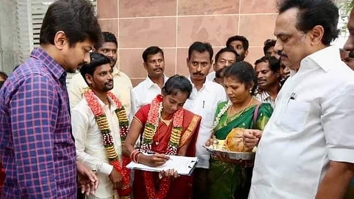 #CAA கையெழுத்து இயக்கத்தின் நோக்கத்தை விளக்கி மணமக்கள் & குடும்பத்தாரிடம் கையொப்பம் பெற்ற தி.மு.க தலைவர்!