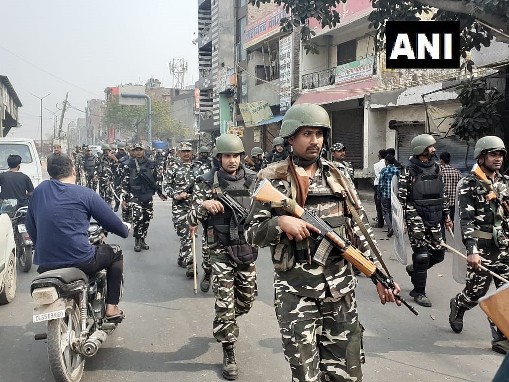 #DelhiViolence : உயிரிழப்பு 20 ஆக அதிகரிப்பு : குவிக்கப்பட்ட போலிஸார் - கோகுல்புரியில் மீண்டும் வன்முறை!