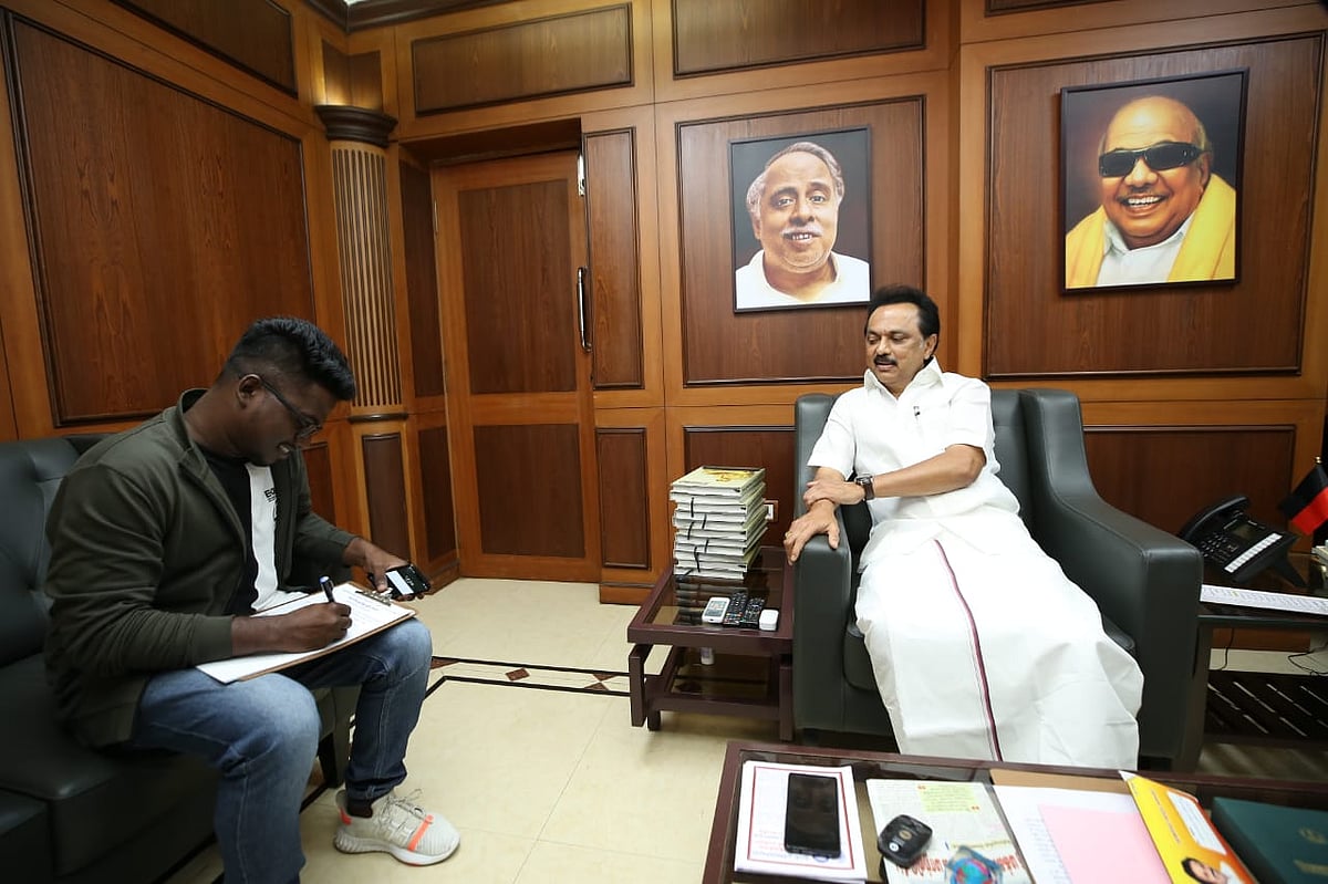 #CAA-வுக்கு எதிரான ‘சண்ட செய்வோம்’ ராப் பாடலைப் பாடிய இளைஞரை சந்தித்துப் பாராட்டிய தி.மு.க தலைவர்!