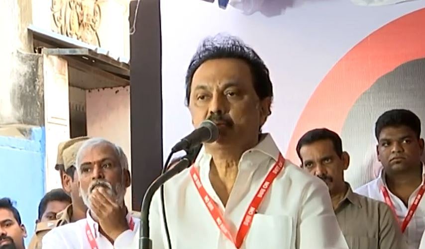 ’12 அ.தி.மு.க எம்.பி.,க்களின் முடிவால் இந்தியாவே தெருவில் நிற்கிறது’ - சாட்டையைத் தூக்கிய மு.க ஸ்டாலின் 