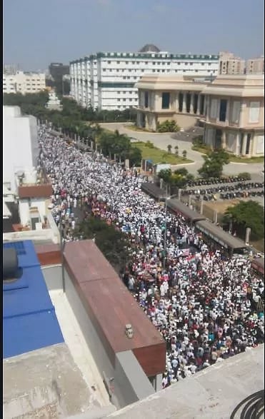 “CAAக்கு எதிராக தீர்மானம் நிறைவேற்றுக” : சென்னையில் லட்சக்கணக்கில் குவிந்த இஸ்லாமியர்கள்! (Album)