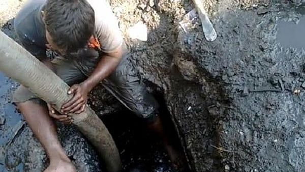 "கழிவுநீர் சுத்திகரிப்பு பணிக்கு இயந்திரங்கள் வாங்க நிதி ஒதுக்குக” - தமிழக அரசுக்கு ஐகோர்ட் ஆணை!